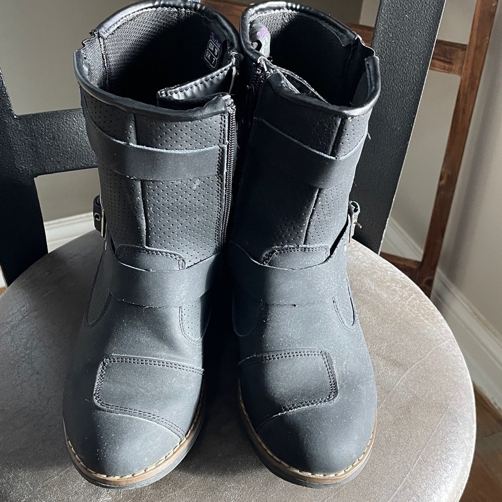 Joe Rocket Moto Adira Womens Boots
Black
Pre~Loved
Excellent Cond!!! - Picture 3 of 10